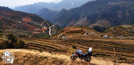 How to cross the road in Vietnam like a total pro